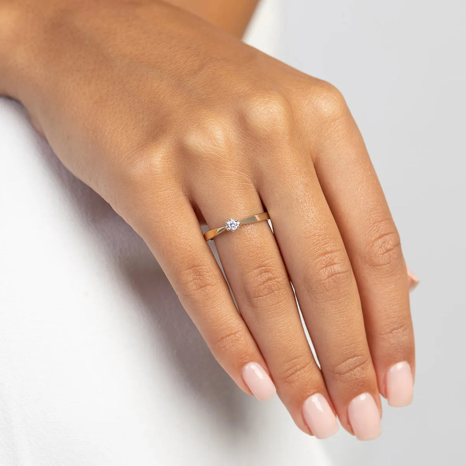 Gold Ring with 0.10ct Lab-diamond