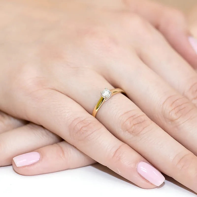 Gold Ring with 0.20ct Diamond