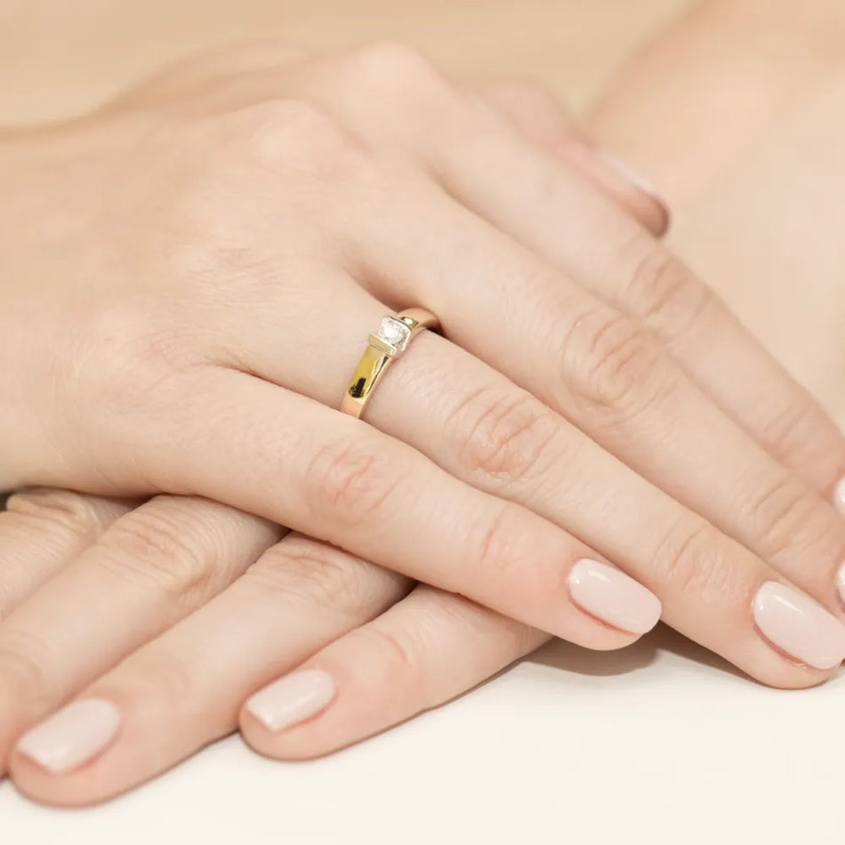 Gold Ring with 0.10ct Diamond