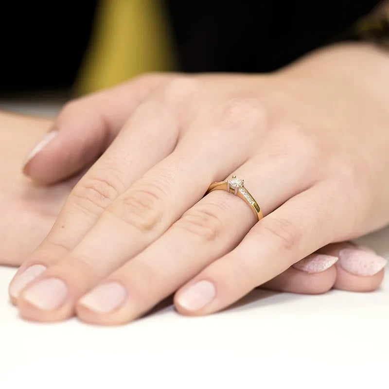 Zlatý prsteň s diamantmi 0,15 ct a 0,04 ct