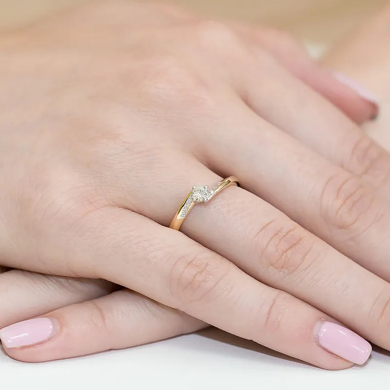 Zlatý prsteň s diamantmi 0,15 ct a 0,04 ct