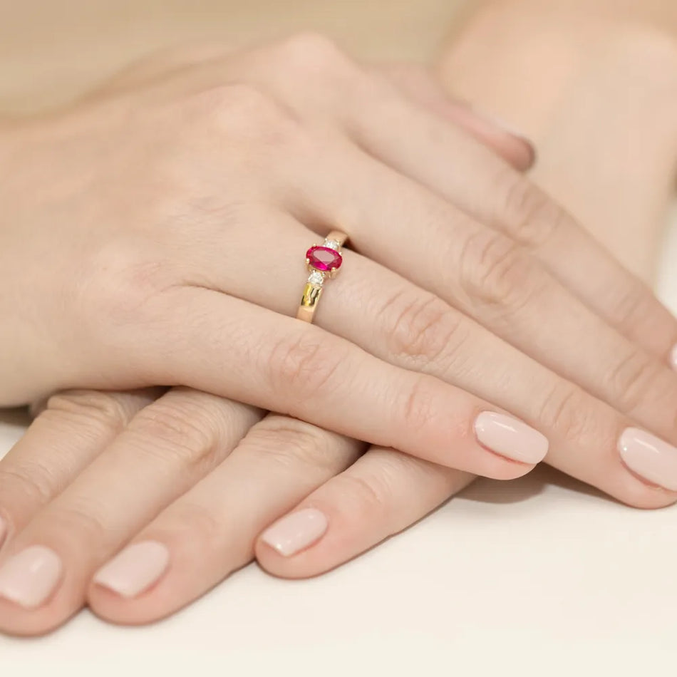 Gold Ring with 0.60ct Ruby and 0.08ct Diamonds