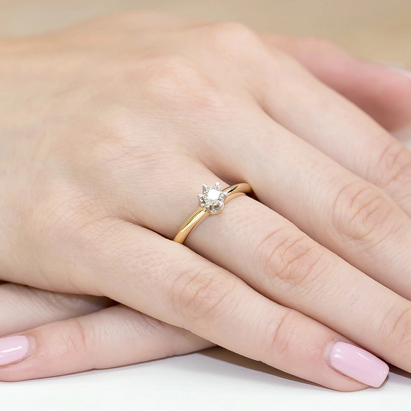 Zlatý prsteň s 0,30 ct laboratórnym diamantom