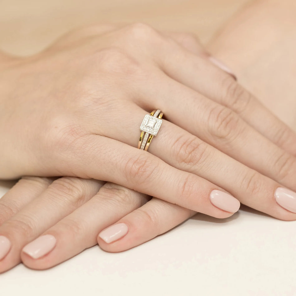 Gold Ring with 0.15ct and 0.14ct Diamonds