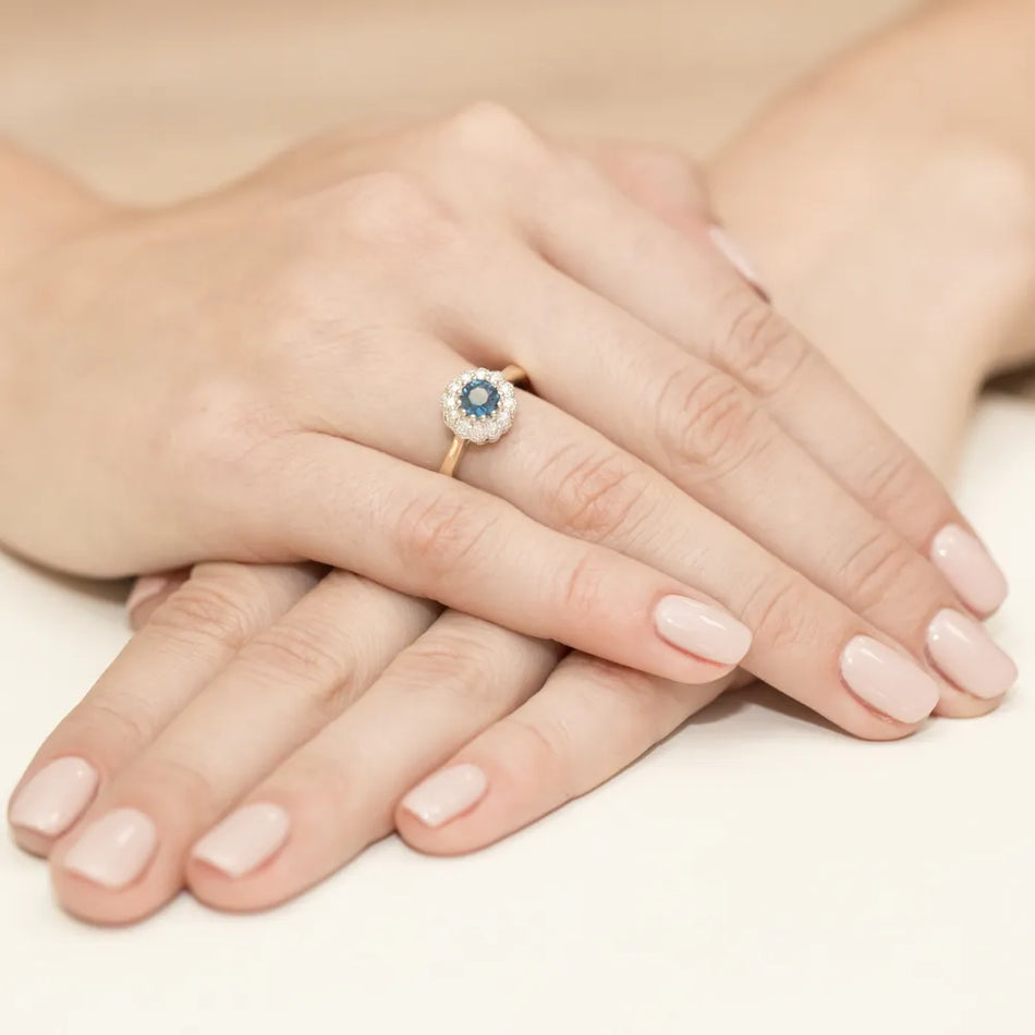 Gold Ring with 0.50ct Sapphire and 0.174ct Diamonds