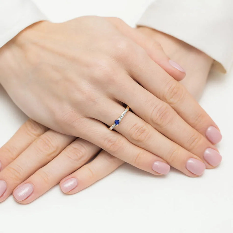 Gold Ring with 0.15ct Sapphire and 0.05ct Diamonds