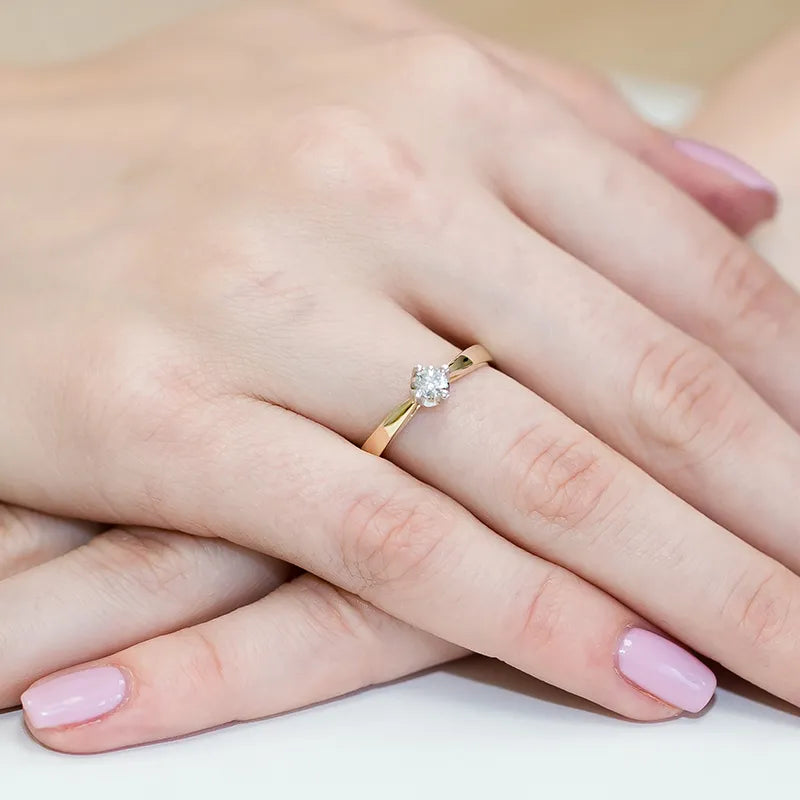 Gold Ring with 0.20ct Diamond