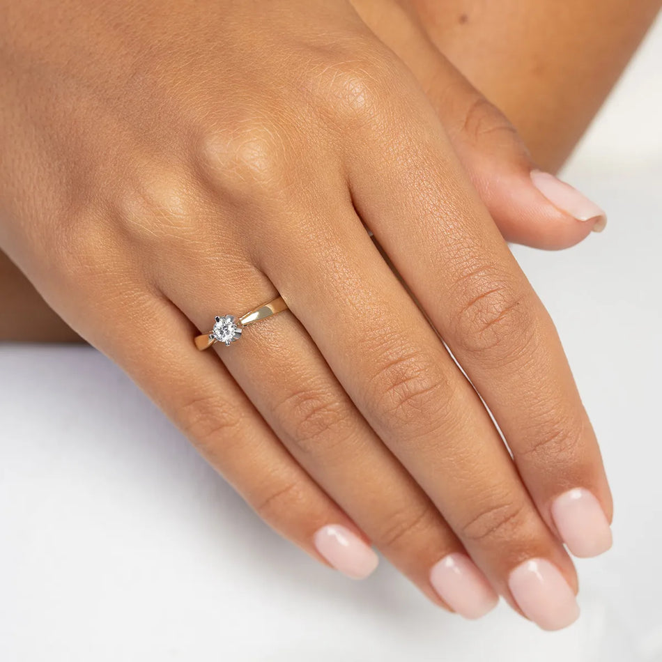 Zlatý prsteň s 0,20 ct laboratórnym diamantom