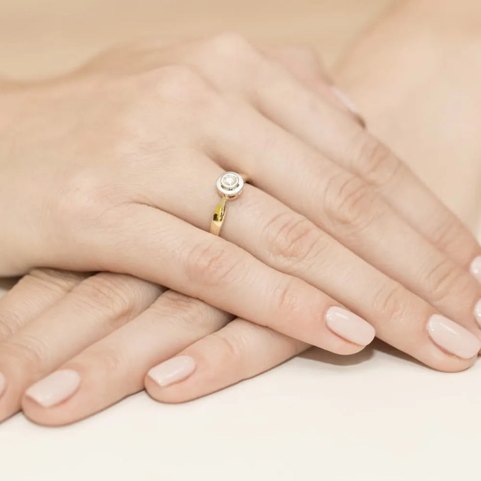 Zlatý prsteň s diamantom 0,15 ct