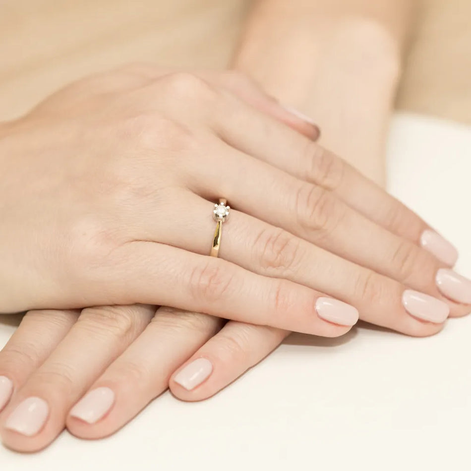 Gold Ring with 0.12ct Diamond