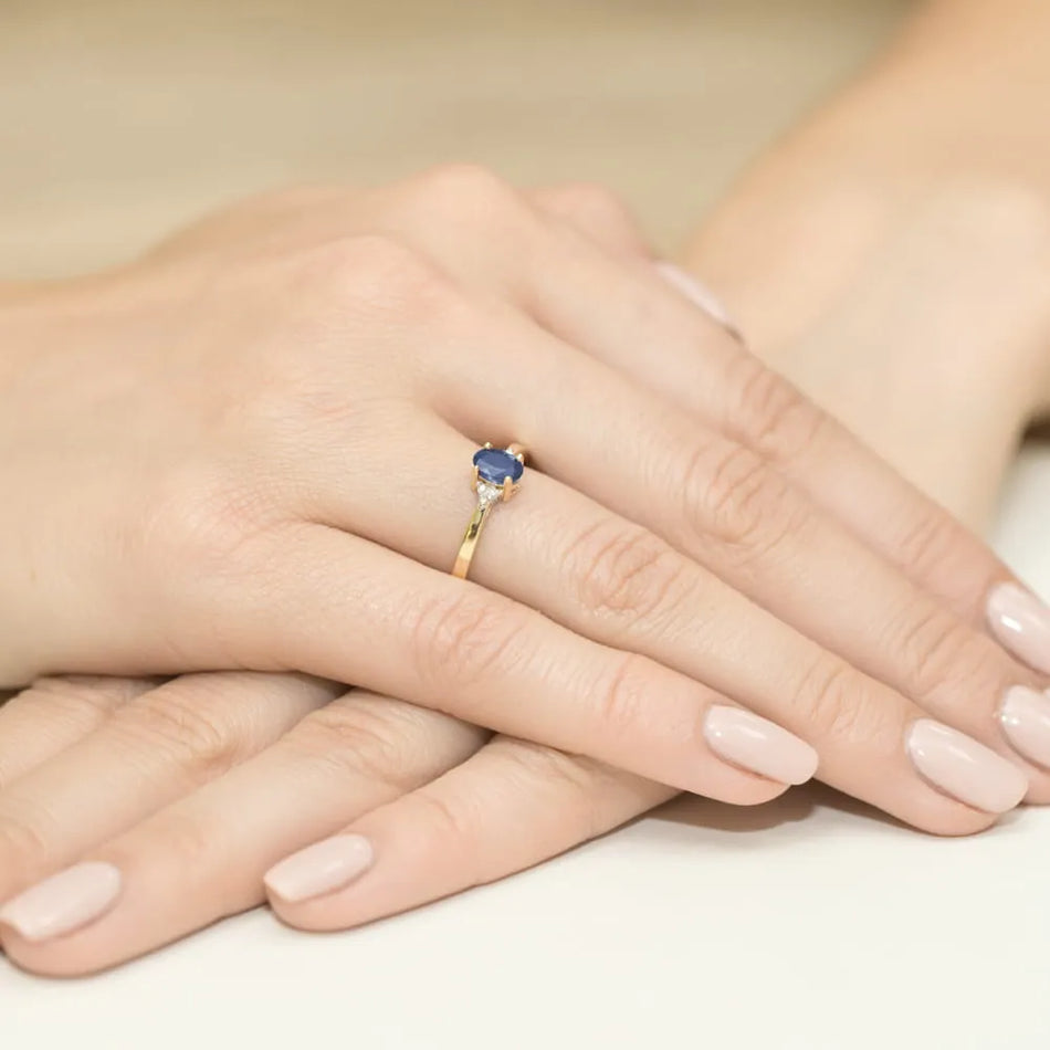 Gold Ring with 0.70ct Sapphire and 0.052ct Diamonds