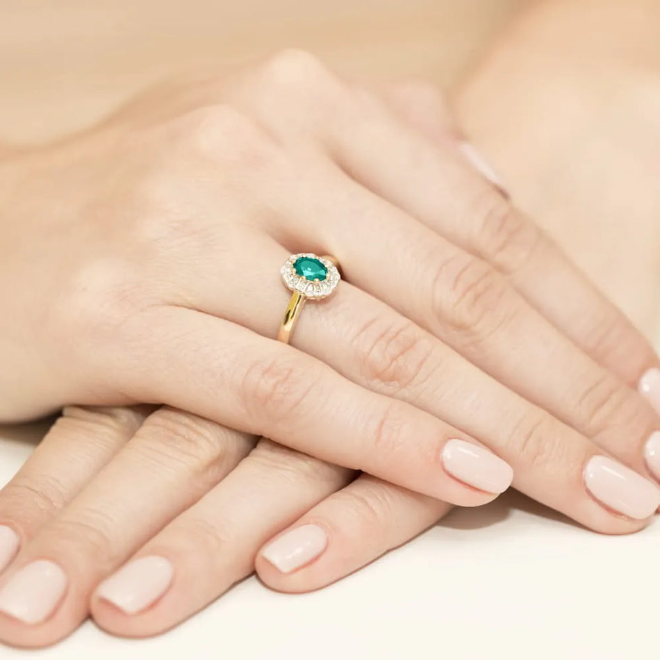 Gold Ring with 0.40ct Emerald and 0.069ct Diamonds