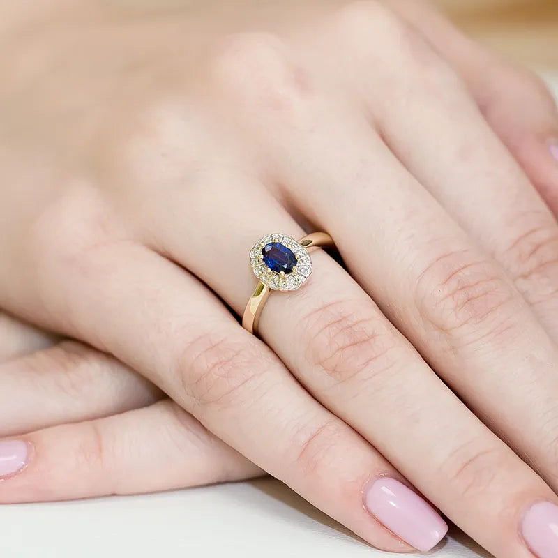 Zlatý prsteň so zafírom 0,70 ct a diamantmi 0,069 ct