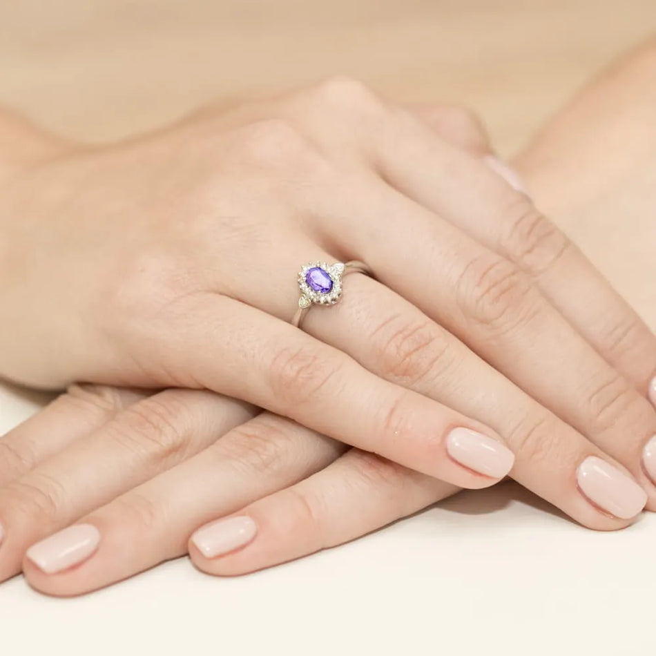 Zlatý prsteň s 0,40 ct tanzanitom a 0,10 ct diamantmi