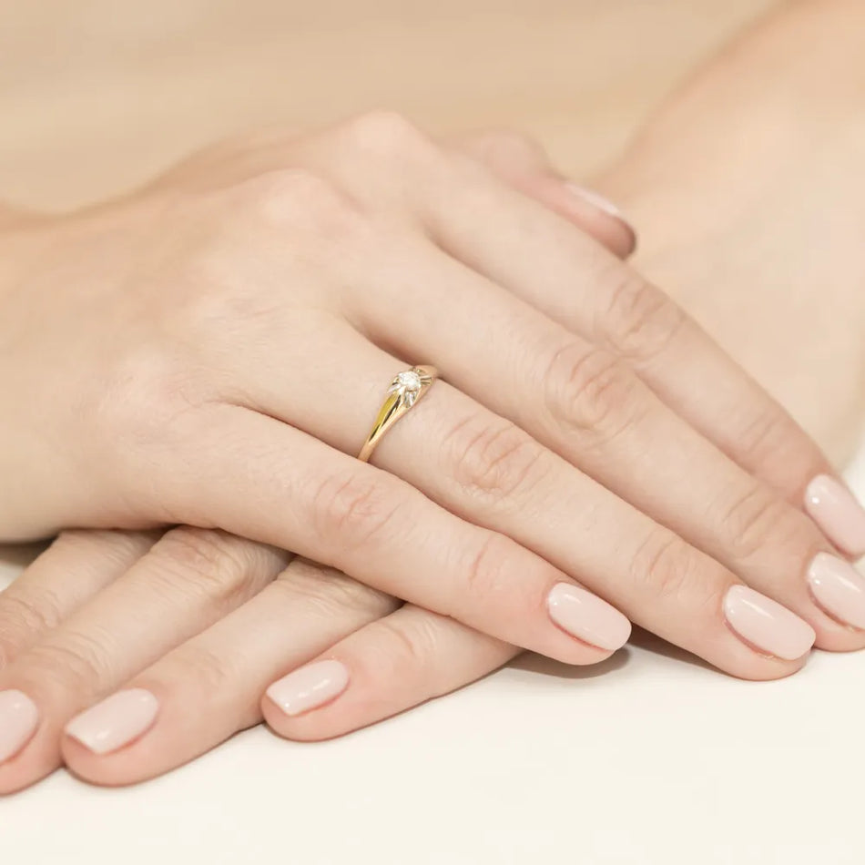 Zlatý prsteň s diamantom 0,10 ct