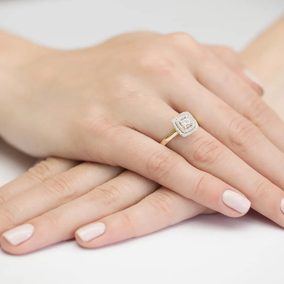 Gold Ring with 0.30ct and 0.20ct Diamonds