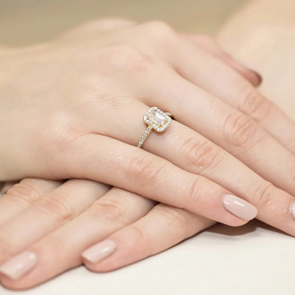 Gold Ring with 0.60ct and 0.19ct Lab-diamonds