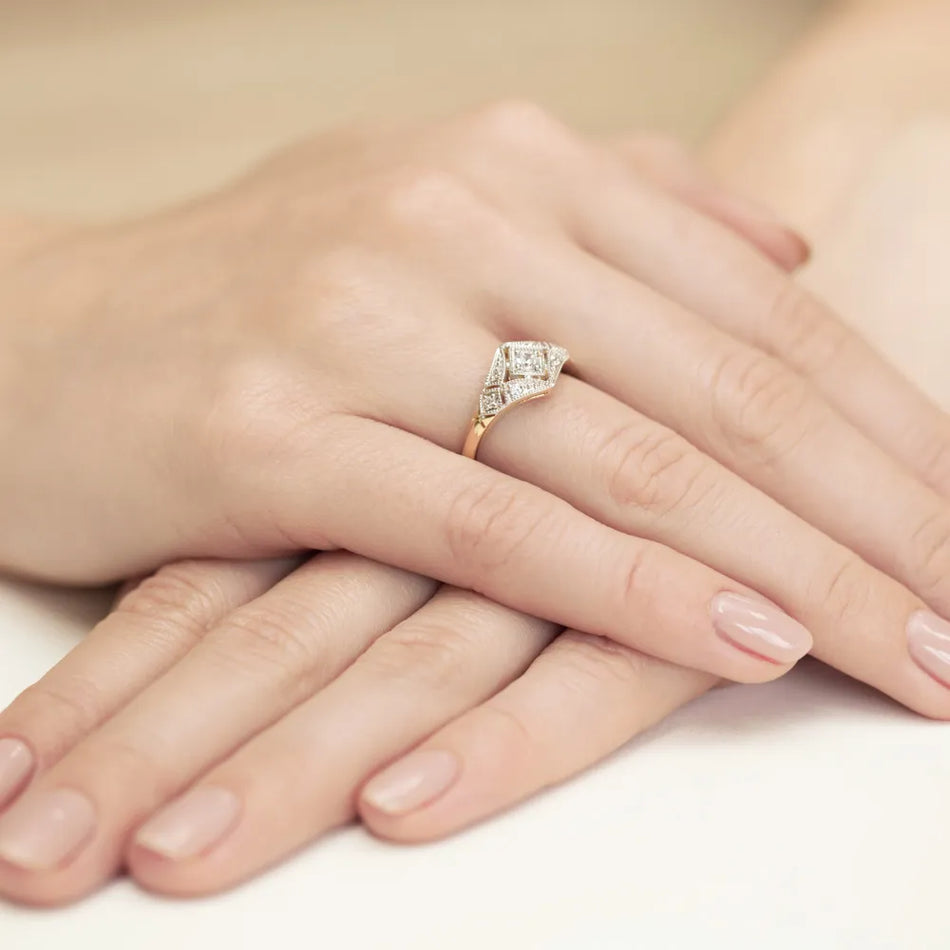 Gold Ring with 0.10ct and 0.087ct Diamonds