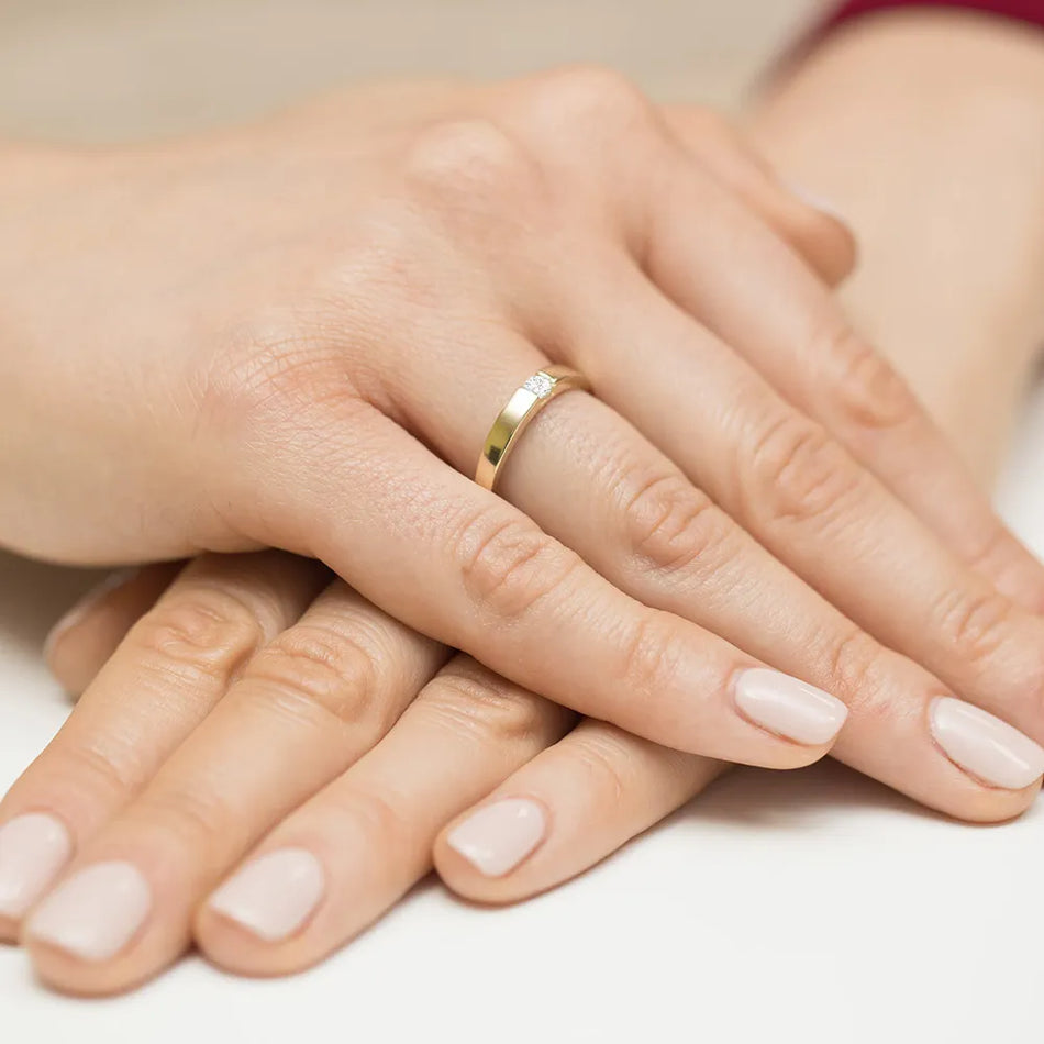 Zlatý prsteň s diamantom 0,12 ct