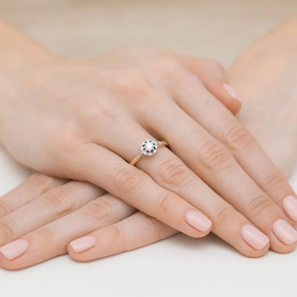 Gold Ring with 0.23ct and 0.05ct Diamonds