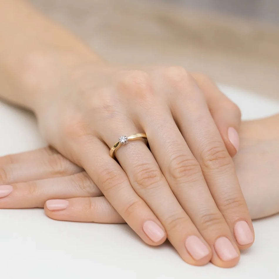 Gold Ring with 0.10ct Diamond