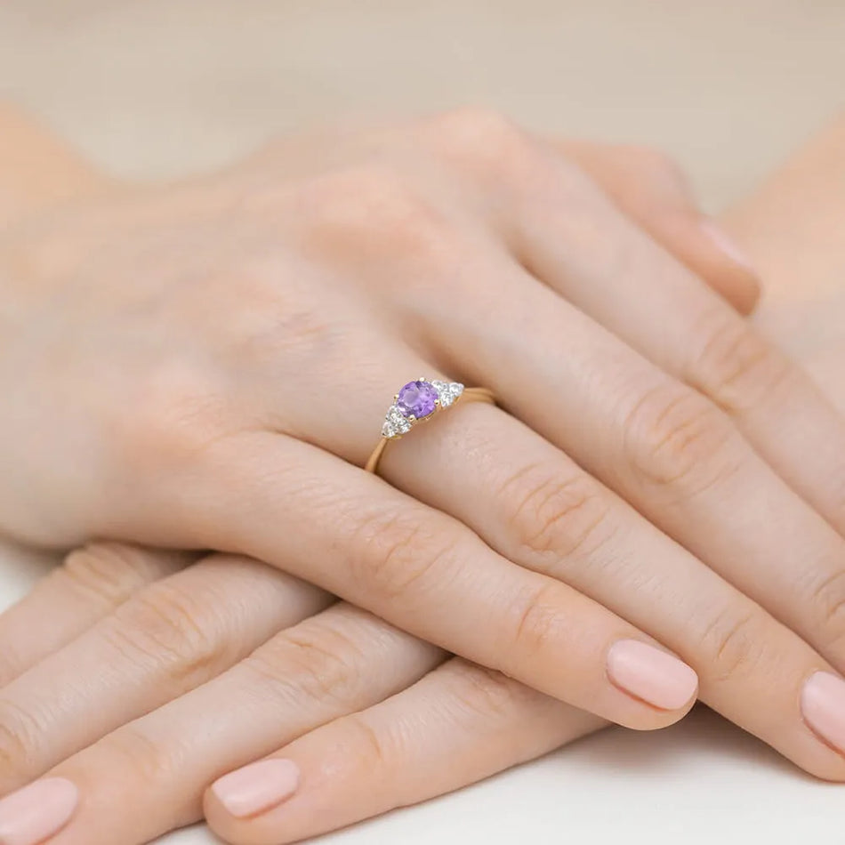 Gold Ring with 0.50ct Amethyst and 0.18ct Diamonds