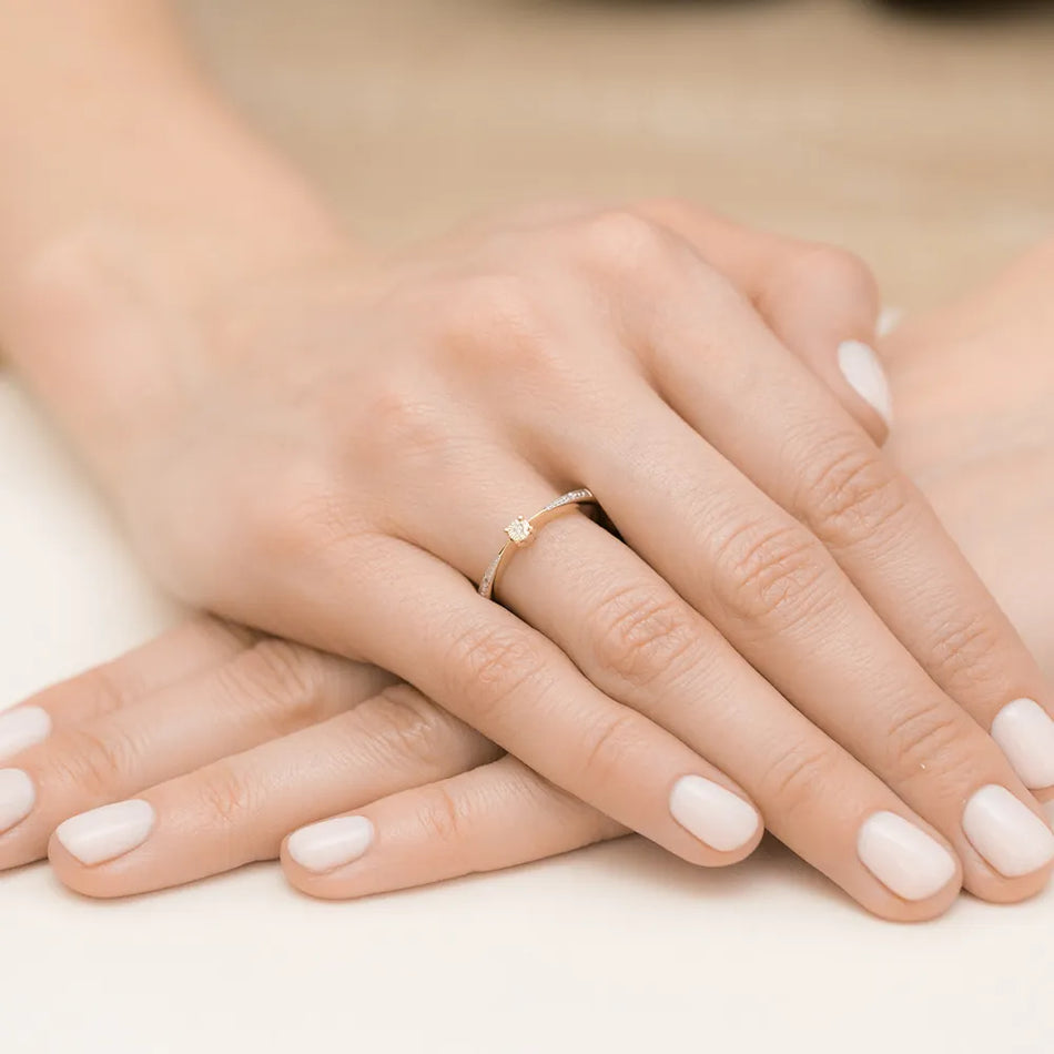 Zlatý prsteň s diamantmi 0,02 ct