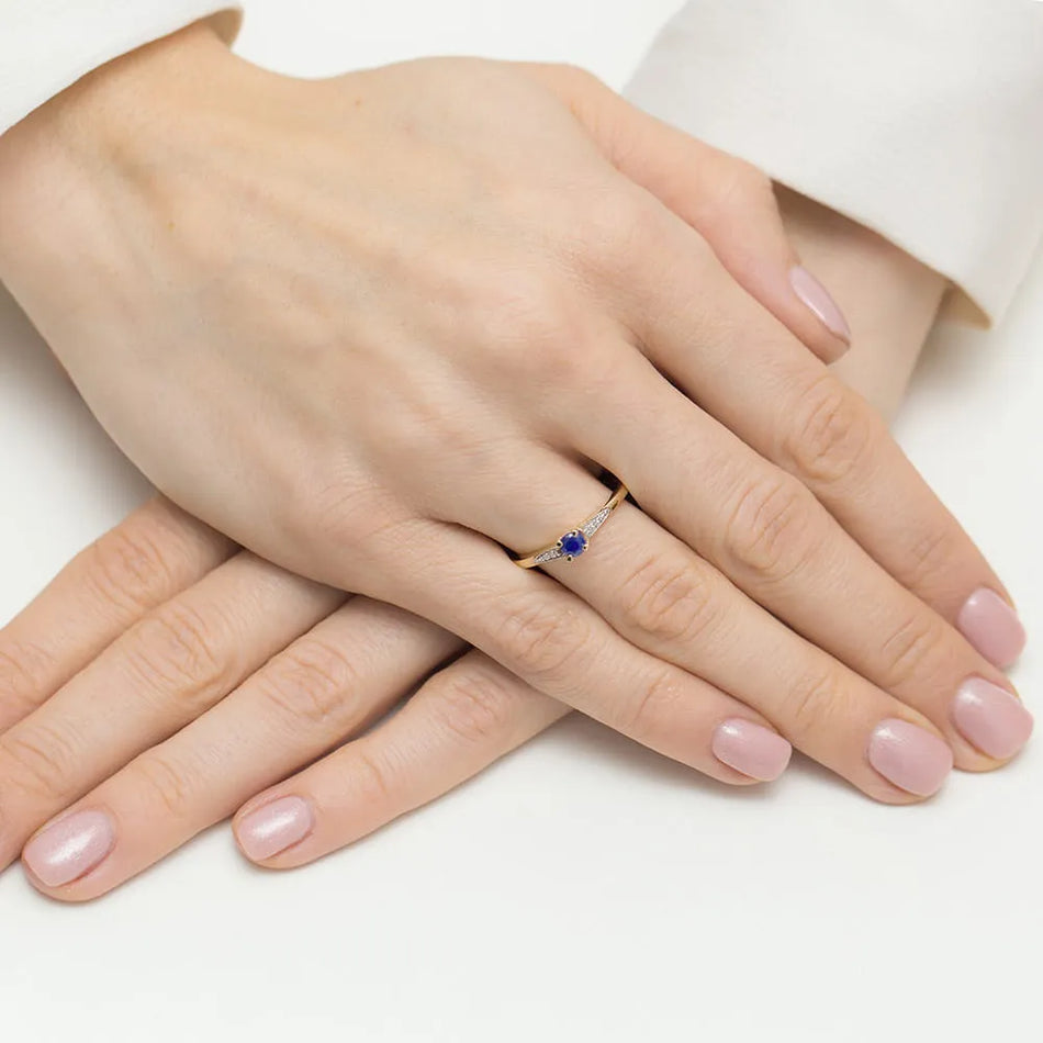 Gold Ring with 0.30ct Sapphire and 0.03ct Diamonds
