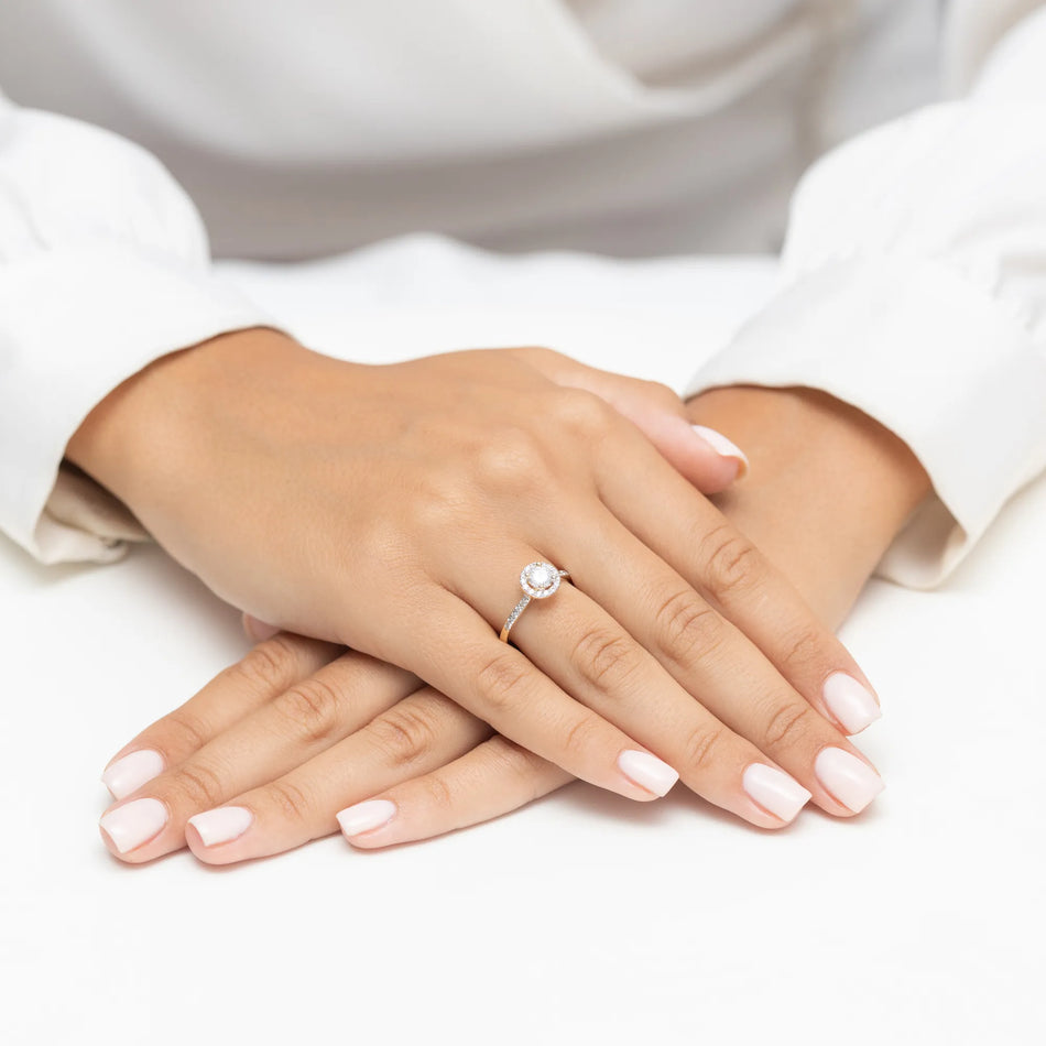 Gold Ring with 0.30ct Lab-grown Diamond and 0.224ct Diamonds