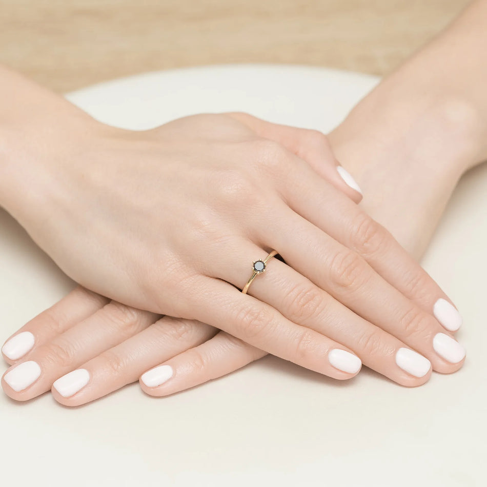 Zlatý prsteň s 0,30 ct čiernym diamantom