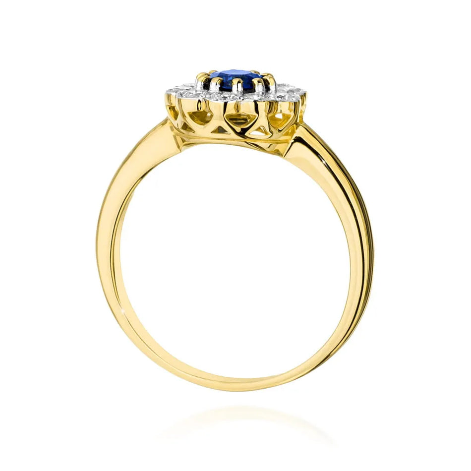 Gold Ring with 0.50ct Sapphire and 0.30ct Diamonds