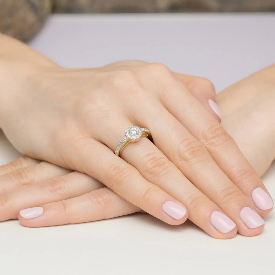 Gold Ring with 0.15ct and 0.225ct Diamonds