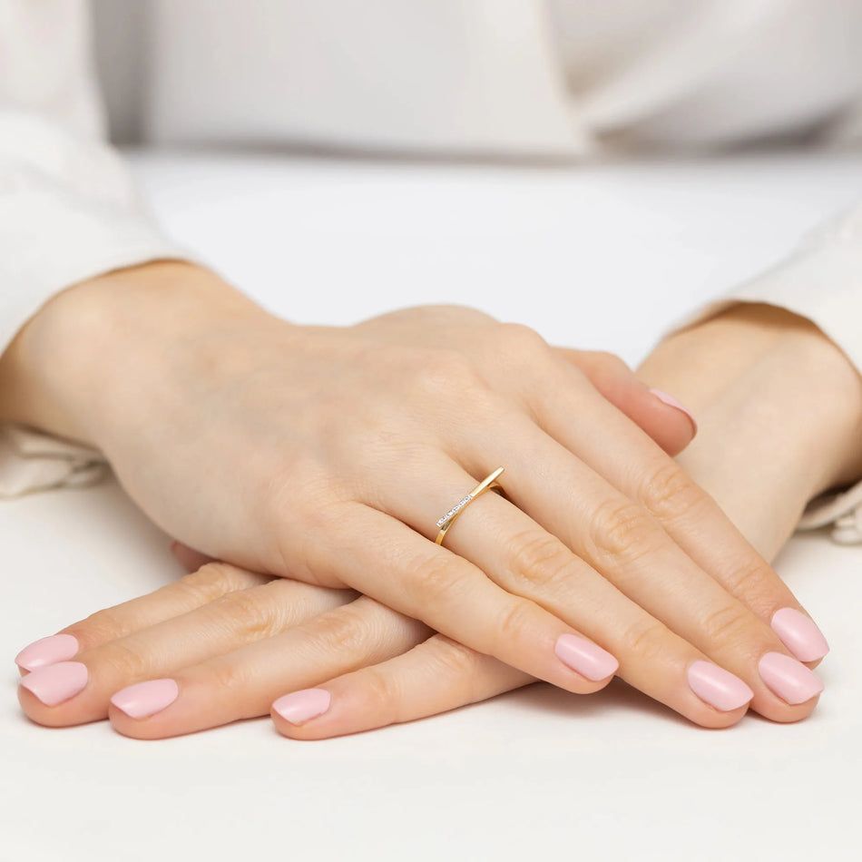 Zlatý prsteň s diamantmi 0,025 ct