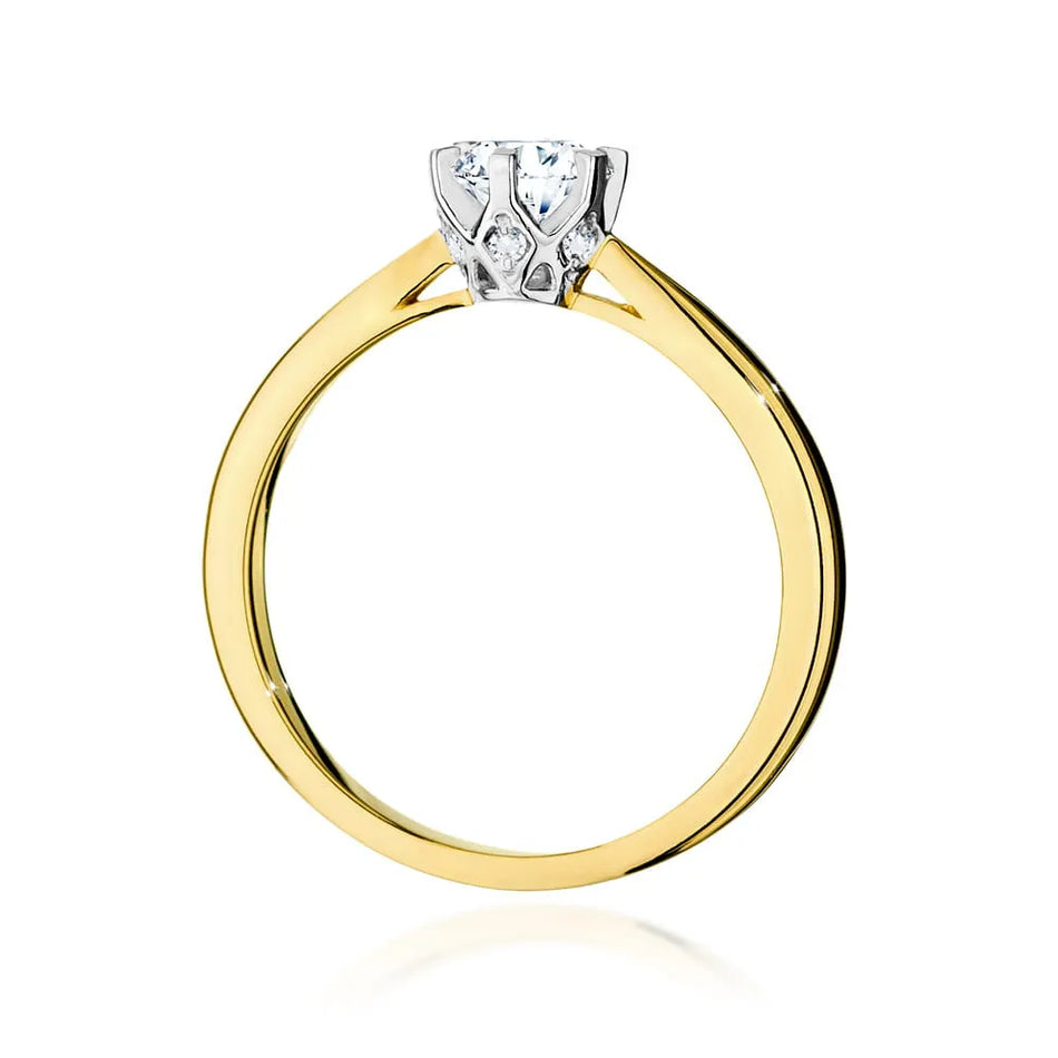 Gold Ring with 0.50ct Diamond and 0.06ct Sideline Diamonds