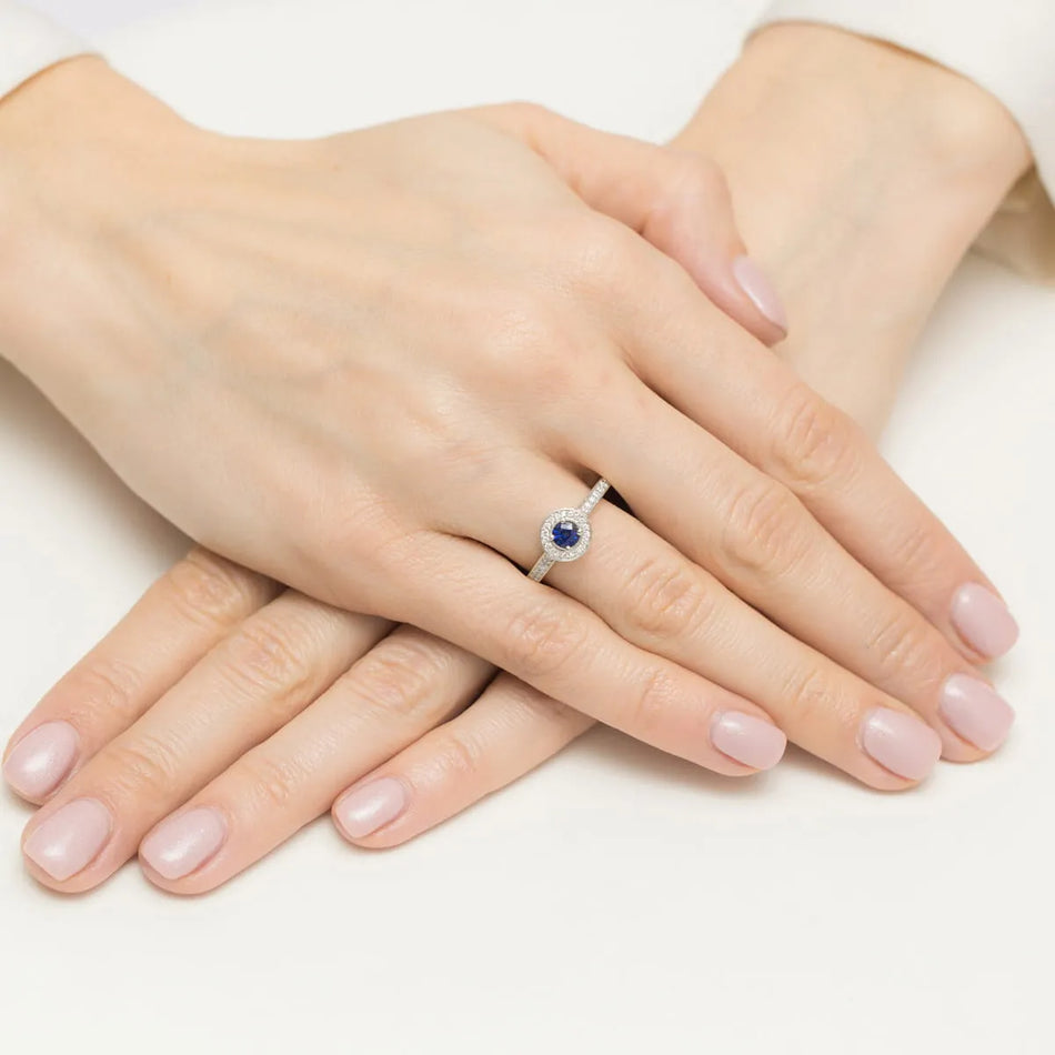 Gold Ring with 0.30ct Sapphire and 0.343ct Sideline Diamonds