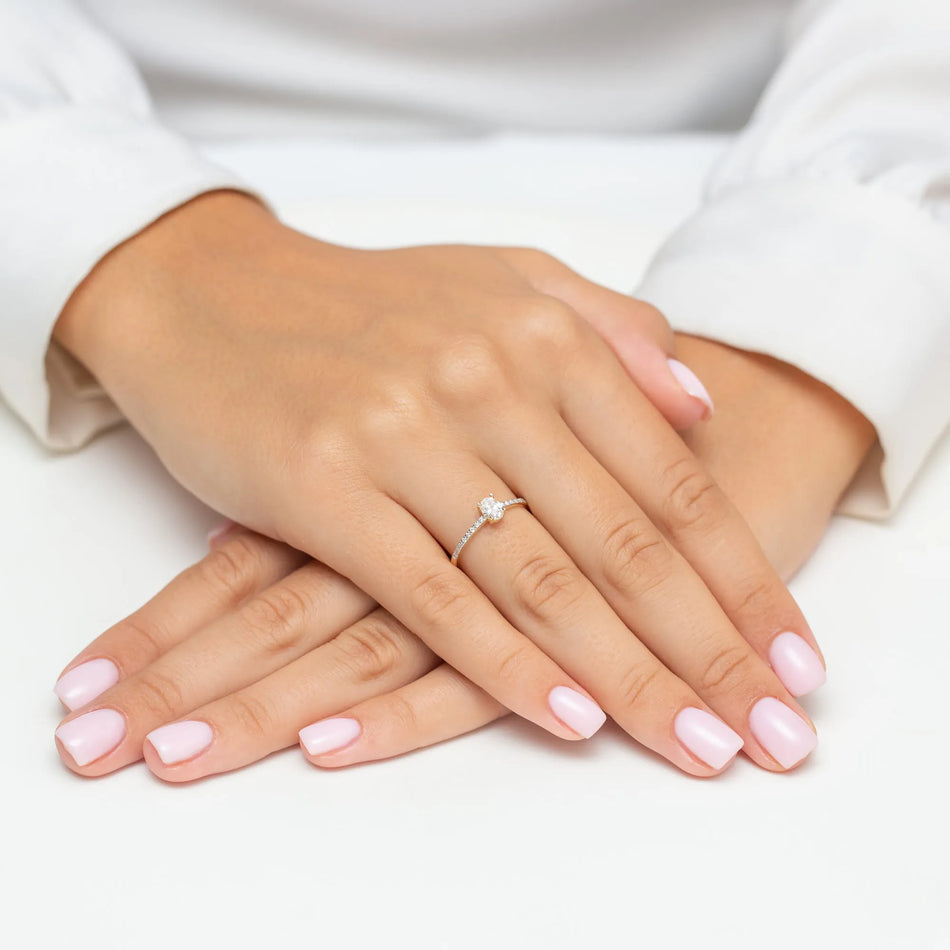 Zlatý prsteň s 0,30 ct a 0,08 ct laboratórnymi diamantmi