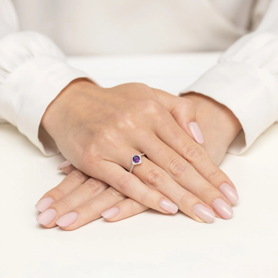 Zlatý prsteň Kvet s 0,50 ct ametystom a diamantmi