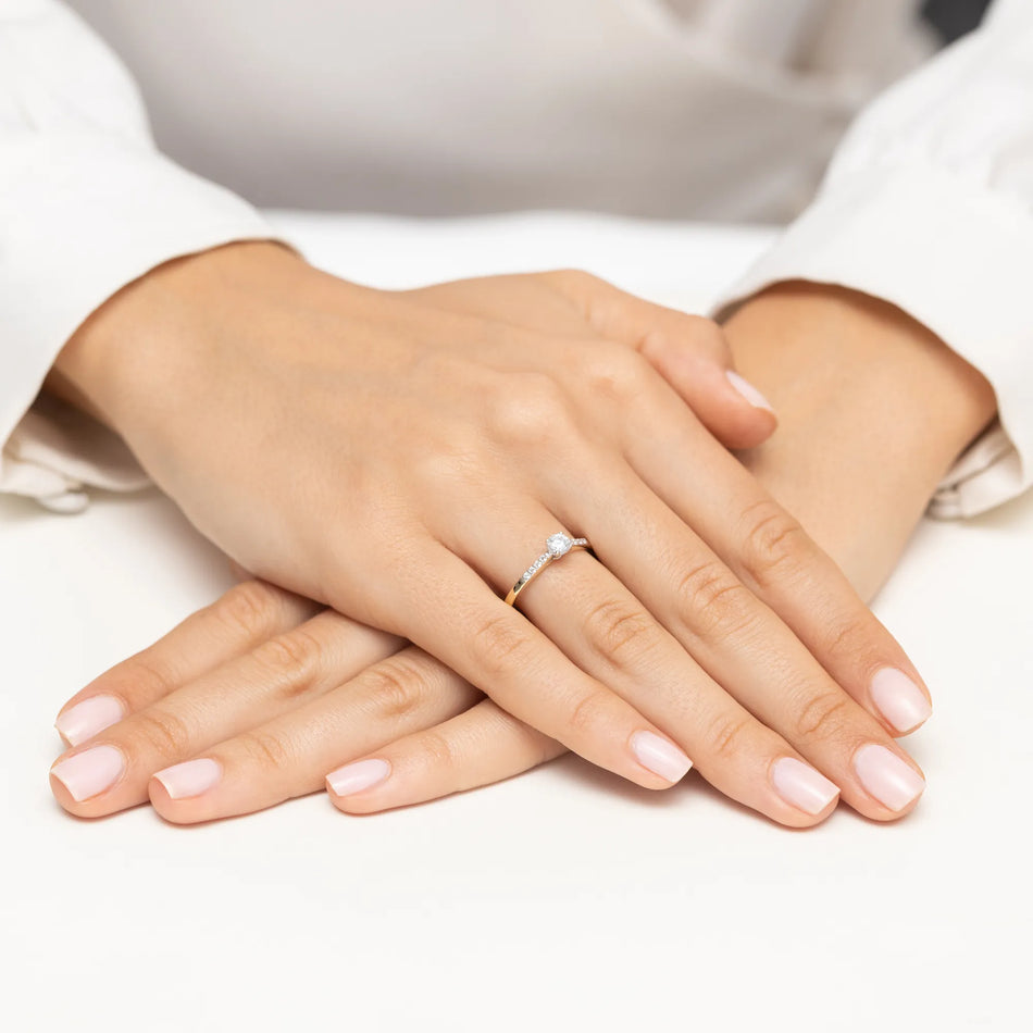 Gold Ring with 0.25ct and 0.07ct Diamonds