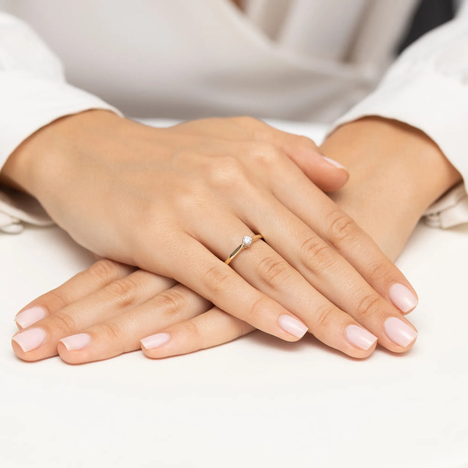 Zlatý prsteň s diamantom 0,10 ct