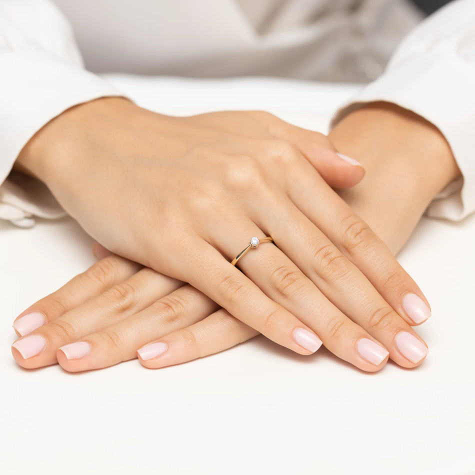 Zlatý prsteň s diamantom 0,10 ct