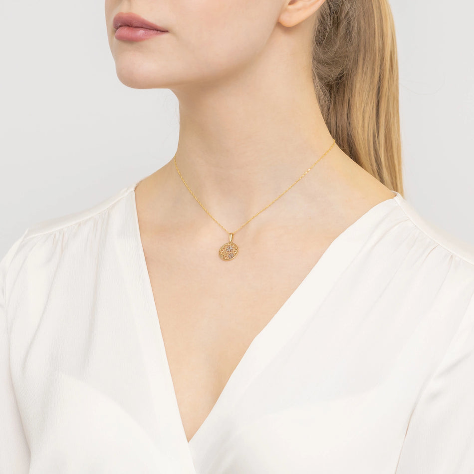 Dvojfarebný zlatý kvetinový prívesok