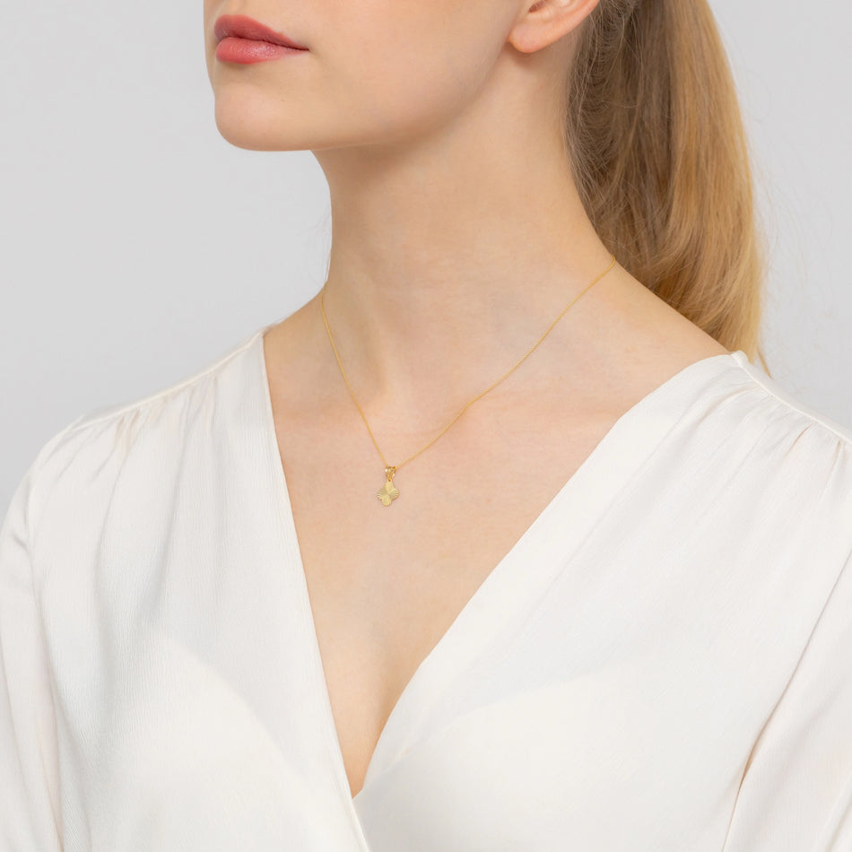 Gold Pendant Lucky Clover