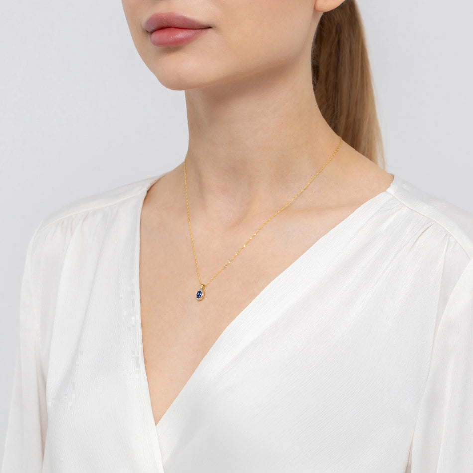 Zlatý prívesok so zafírom 0,70 ct a diamantmi 0,08 ct