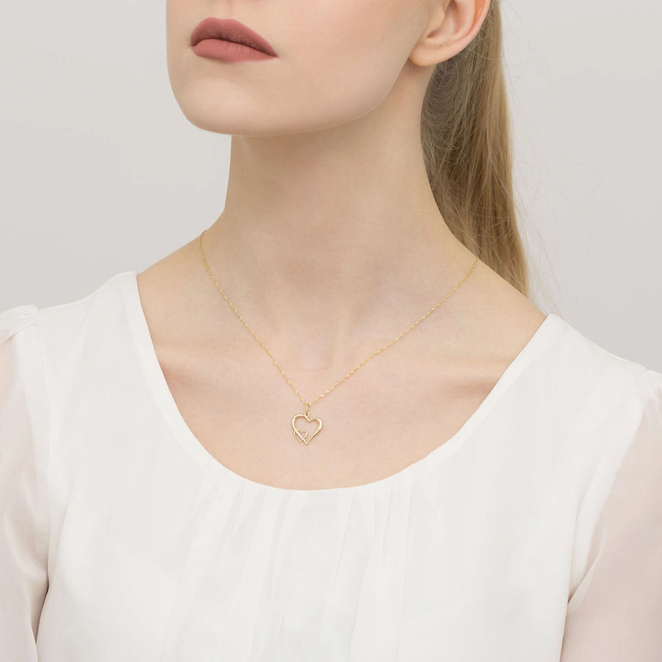 Zlatý prívesok so zirkónmi srdce