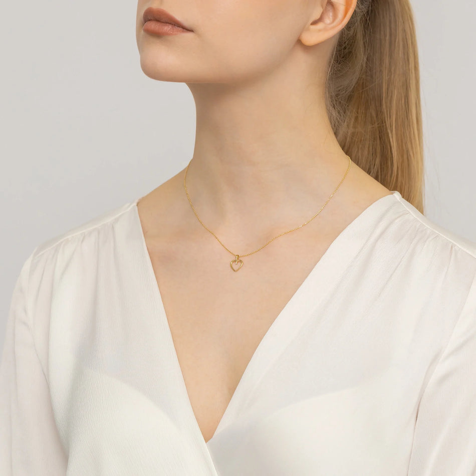 Zlatý prívesok so zirkónmi srdce